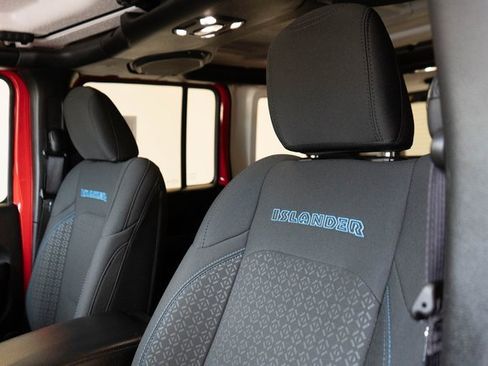 Used 2021 Jeep Wrangler Unlimited Islander image 14