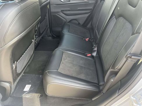 New 2025 Jeep Grand Cherokee Altitude image 18