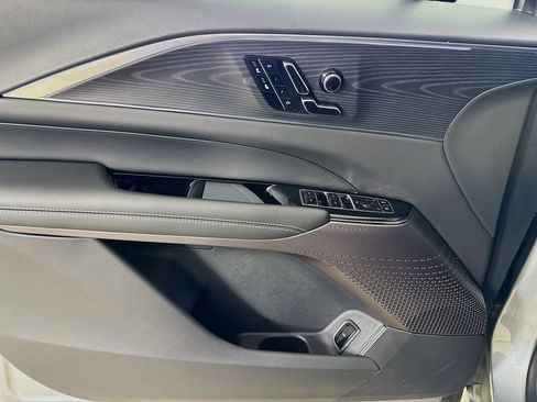Used 2025 Cadillac Lyriq Luxury RWD image 18