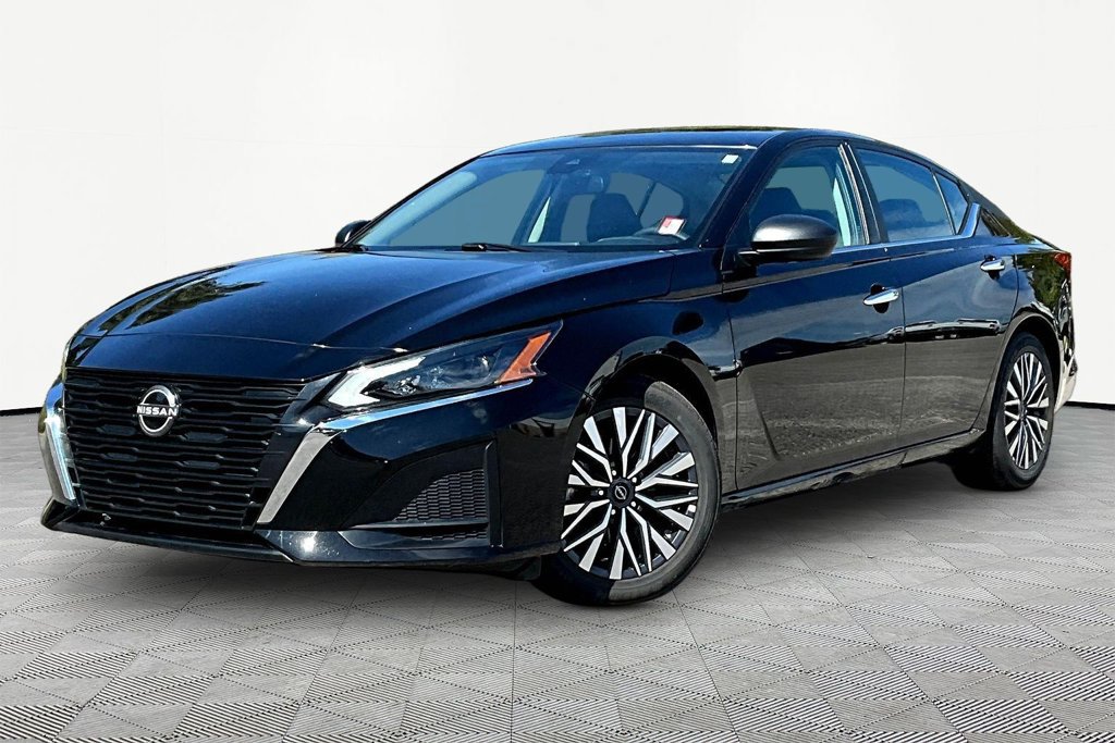 Used 2025 Nissan Altima 2.5 SV FWD image 1