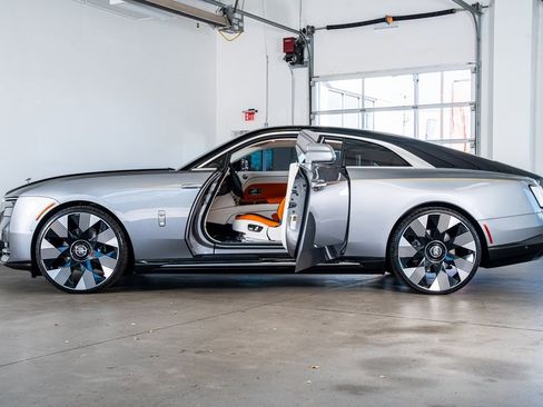 Used 2024 Rolls-Royce Spectre w/ Spectre Launch Package image 8