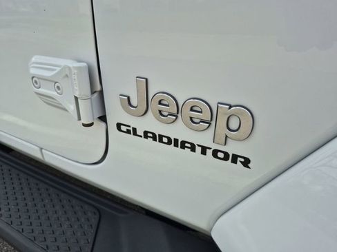 Used 2021 Jeep Gladiator Overland w/ Popular Equipment Package AWD/4WD image 29