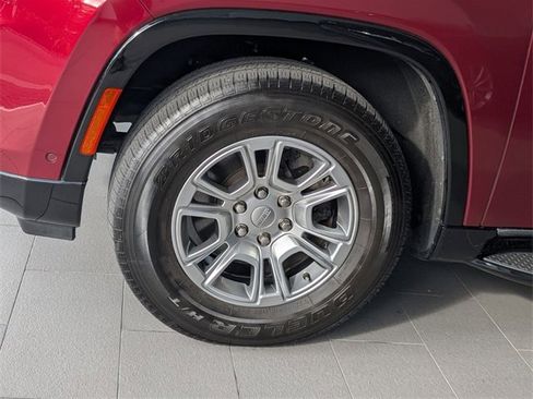 Used 2023 Jeep Wagoneer 4WD image 4