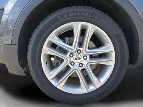 Used 2016 Ford Explorer XLT w/ Equipment Group 202A image 6