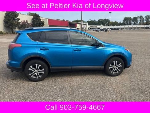 Used 2018 Toyota RAV4 LE FWD image 6