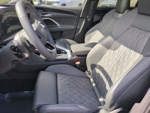 Used 2025 Audi SQ5 Prestige AWD/4WD image 15
