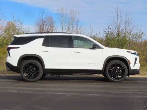 New 2026 Chevrolet Traverse LT w/ Enhanced Driving Package image 2