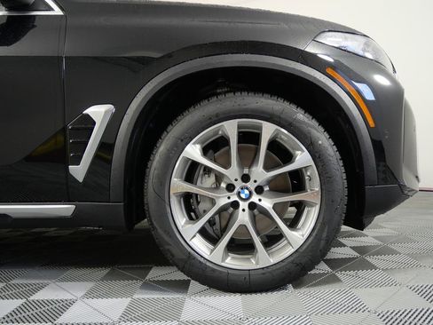 Used 2025 BMW X5 xDrive50e image 3