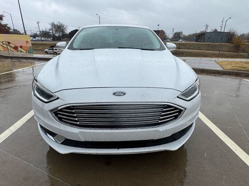 Used 2018 Ford Fusion SE w/ Fusion SE Technology Package FWD image 6