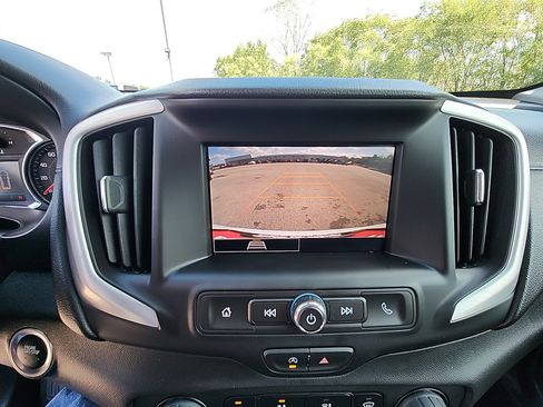 Used 2024 GMC Terrain SLE image 22