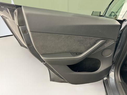 Used 2023 Tesla Model Y Long Range AWD/4WD image 26