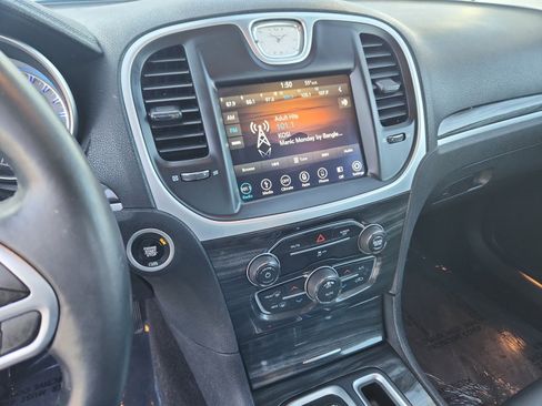 Used 2018 Chrysler 300 Touring image 13