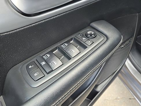 Used 2020 Chrysler Pacifica Limited w/ Advanced Safetytec Group image 33