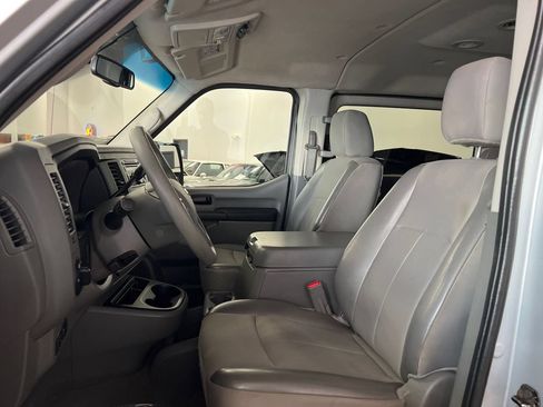 Used 2017 Nissan NV 3500 SV RWD image 11