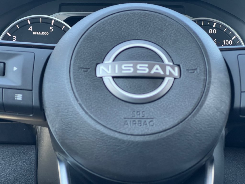 Used 2022 Nissan Rogue SV FWD image 5