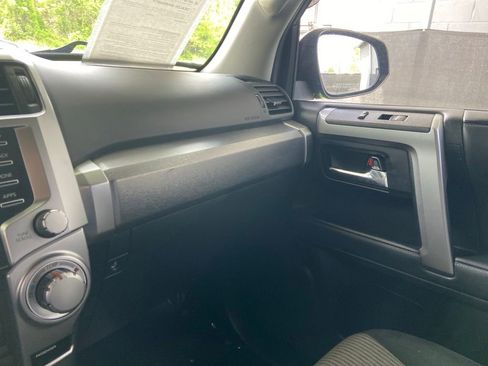 Used 2020 Toyota 4Runner SR5 AWD/4WD image 35
