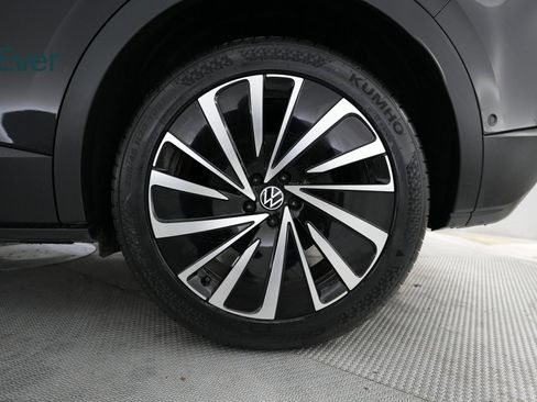 Used 2023 Volkswagen ID.4 Pro S Plus image 19