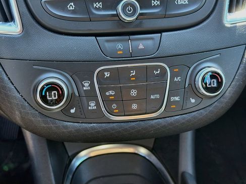 Used 2021 Chevrolet Malibu LT FWD image 17