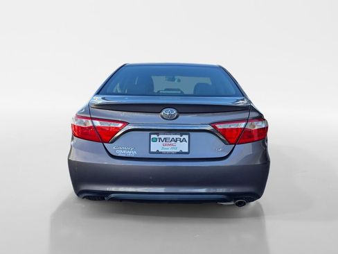 Used 2017 Toyota Camry SE image 4