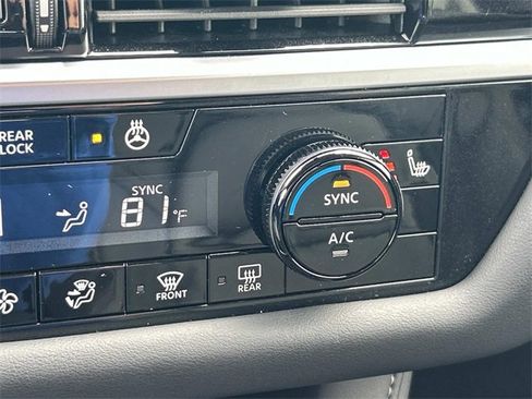 Used 2025 Nissan Pathfinder SL image 30