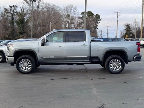 Used 2024 Chevrolet Silverado 3500 High Country w/ High Country Premium Package image 3
