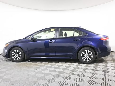 Used 2022 Toyota Corolla LE w/ Premium Interior Package FWD image 2
