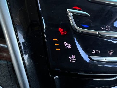 Used 2019 Cadillac Escalade ESV image 33