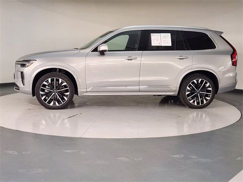 Used 2025 Volvo XC90 B5 Plus image 5