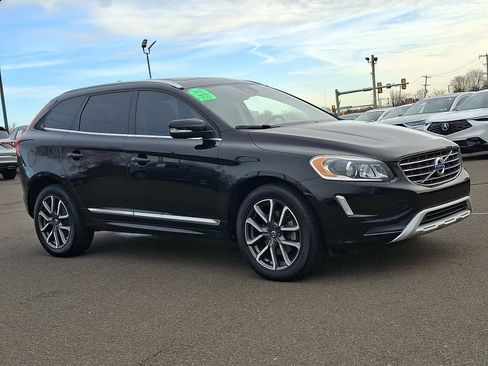 Used 2017 Volvo XC60 T6 Dynamic w/ Preferred Option Package image 3