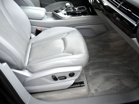 Used 2018 Audi Q7 3.0T Prestige w/ Prestige Package image 33