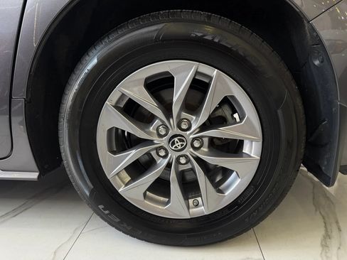 Used 2024 Toyota Sienna XLE w/ XLE Plus Package FWD image 9