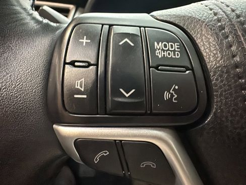 Used 2018 Toyota Highlander XLE w/ Carpet Mat Package (TMS) image 23