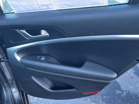 Used 2025 Genesis G70 2.5T image 15