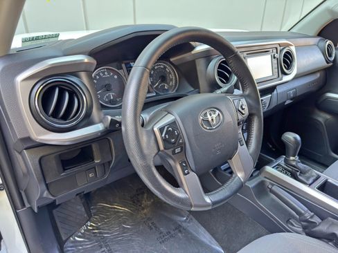 Used 2019 Toyota Tacoma SR5 image 12