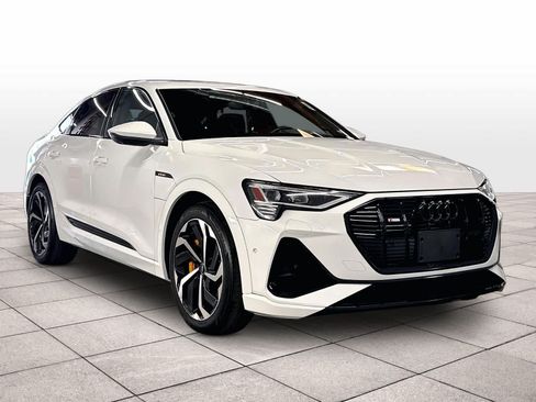 Used 2023 Audi e-tron Premium Plus w/ Premium Plus Package AWD/4WD image 2