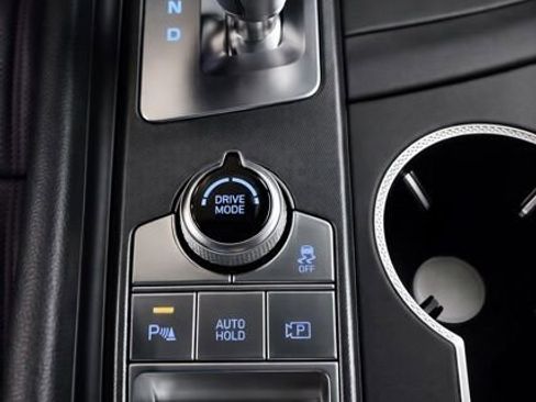 Used 2025 Genesis G70 2.5T w/ Sport Prestige Package image 22