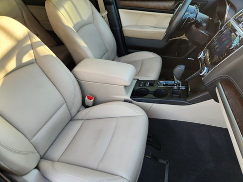 Used 2018 Subaru Outback 2.5i Limited image 16