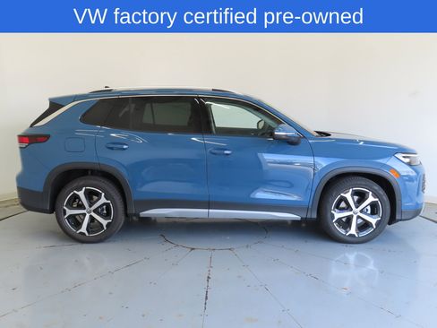 Used 2026 Volkswagen Tiguan SE FWD image 2