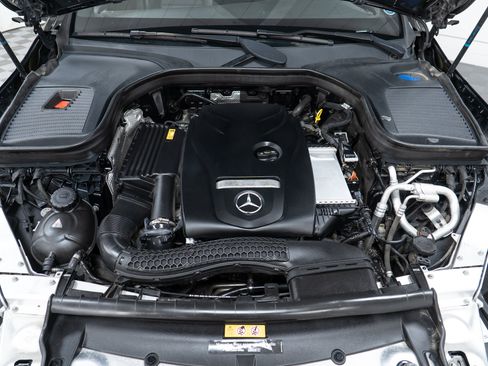 Used 2018 Mercedes-Benz GLC 300 4MATIC image 9