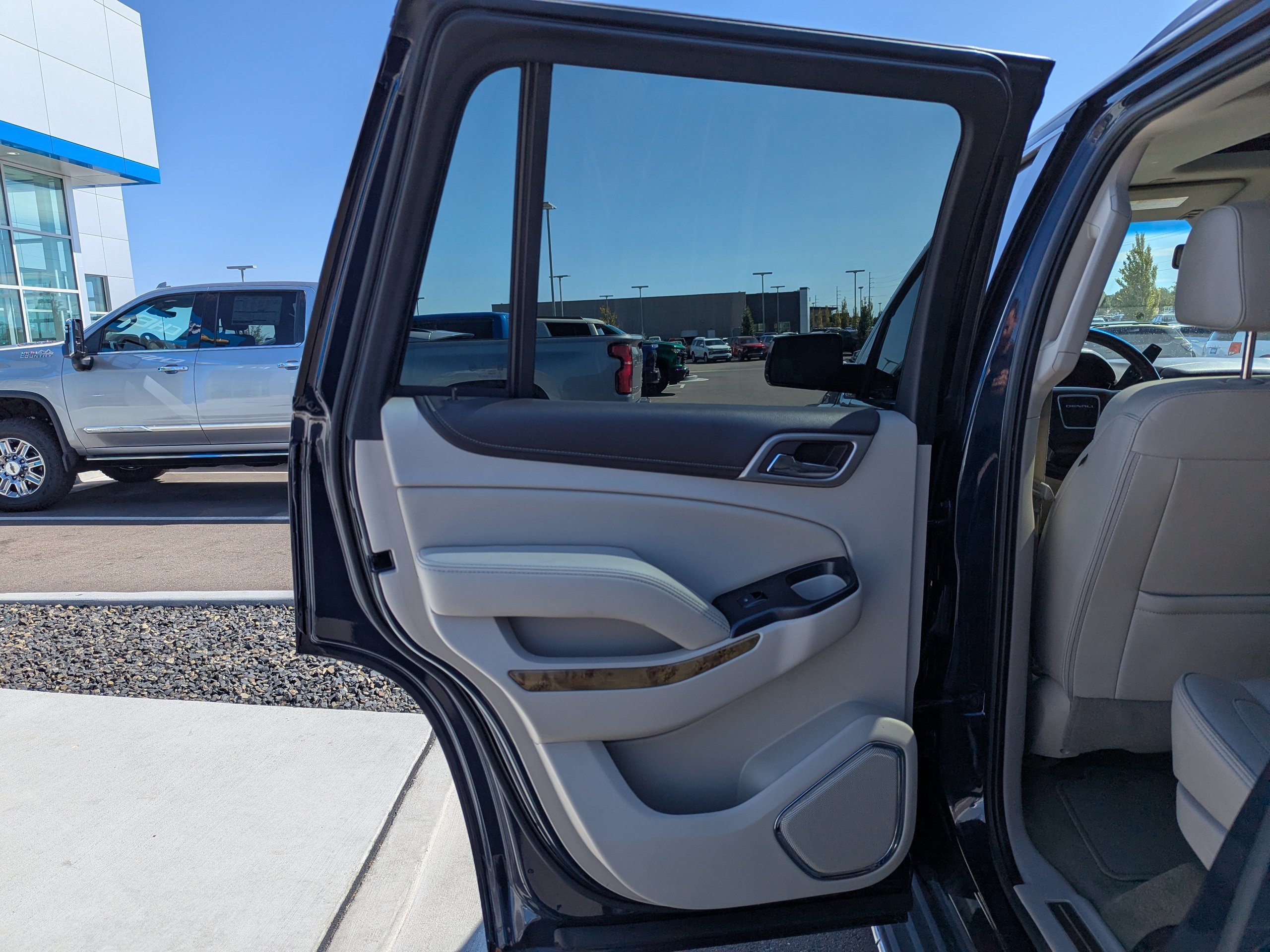 Certified 2017 GMC Yukon Denali w/ Open Road Package AWD/4WD image 29