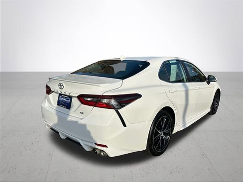 Used 2023 Toyota Camry SE image 7