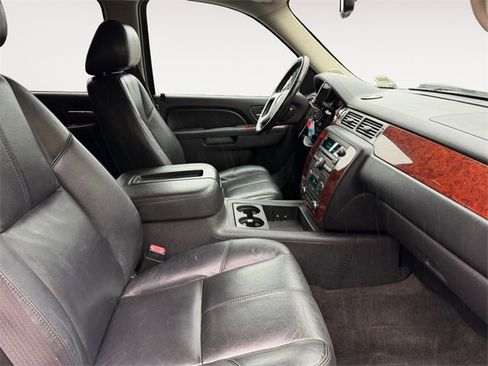 Used 2014 Chevrolet Suburban LT image 15