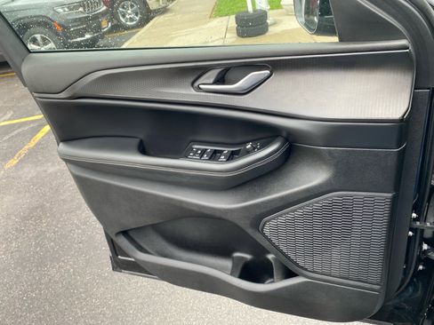 Used 2023 Jeep Grand Cherokee L Laredo image 21