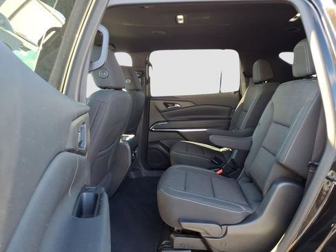 Used 2025 Chevrolet Traverse LT image 17