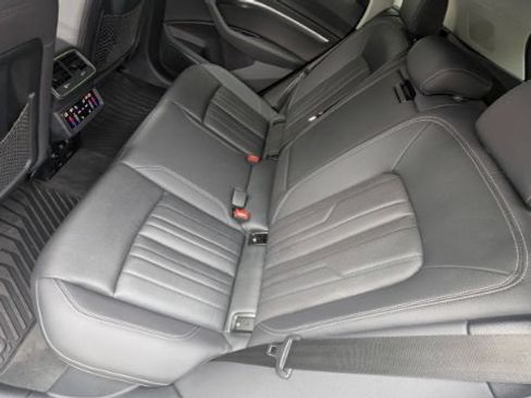 Used 2021 Audi e-tron Premium Plus w/ Premium Plus Package AWD/4WD image 19