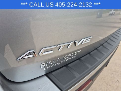 Used 2025 Ford Explorer Active w/ Active Comfort Package RWD image 21