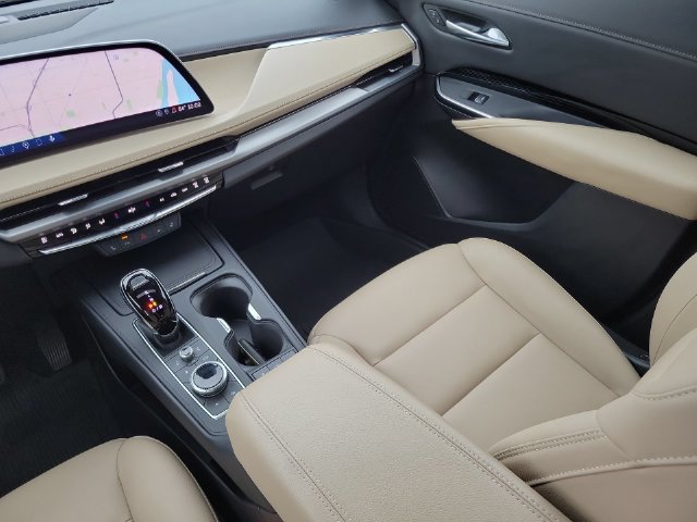 Certified 2024 Cadillac XT4 Luxury w/ Cold Weather Package FWD image 11