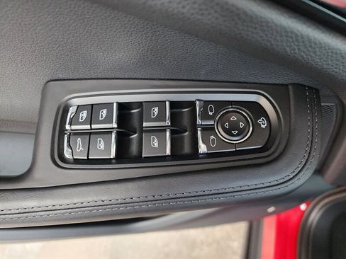 Used 2024 Porsche Macan w/ Premium Plus Package image 20