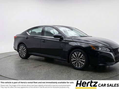 Used 2025 Nissan Altima 2.5 SV image 1