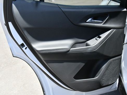 Used 2025 Chevrolet Equinox LT FWD image 36